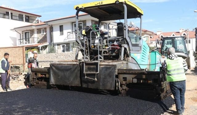 Büyükşehir Datça’da 53 bin metrelik yol ağını yeniliyor
