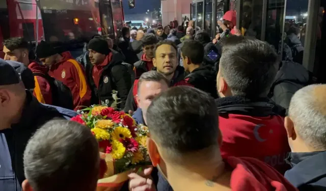 Galatasaray, Fethiye'de çiçeklerle karşılandı