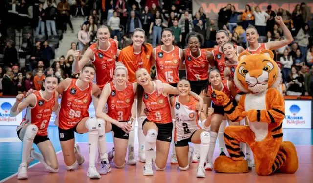 Eczacıbaşı Dynavit, Olympiakos'a set vermedi