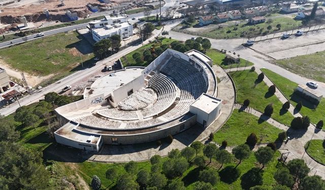 Şadan Gökovalı Açık Hava Tiyatrosu Çağdaş Bir Yapıya Kavuşuyor