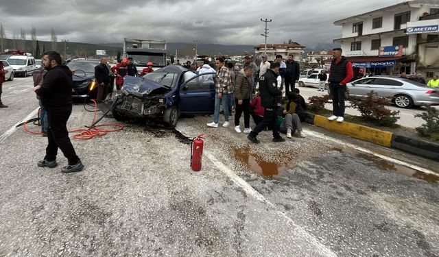 Seydikemer’de 8 araç birbirine girdi
