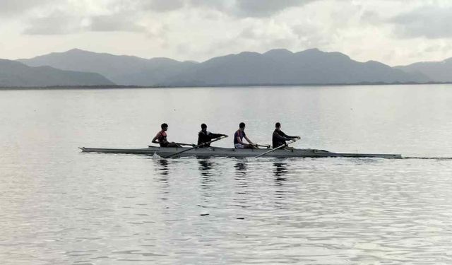 Köyceğiz’de yarıyıl tatili kürek okulu eğitimleri sürüyor
