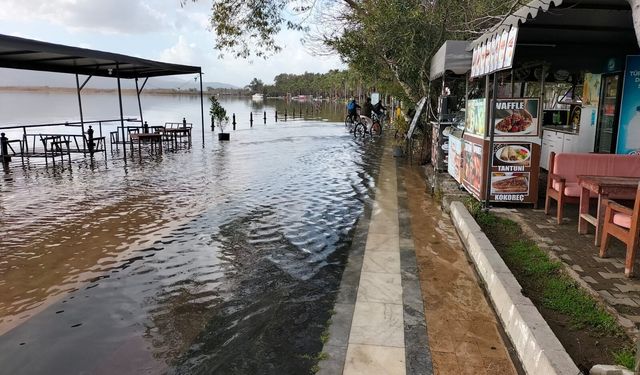 Köyceğiz Gölü’nde taşkın devam ediyor