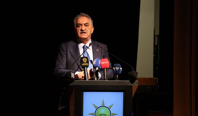 Hayati Yazıcı: “Türkiye’ye yeni anayasa yapılmalı"