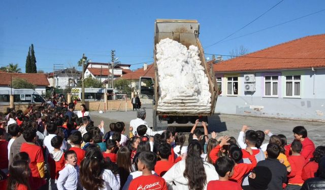 Köyceğiz’de Öğrencilere Kar Sürprizi