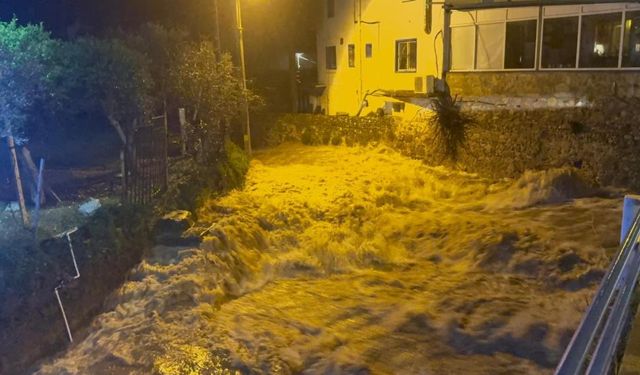 Bodrum’u Sağanak Vurdu: Dereler Taştı, Evleri Su Bastı