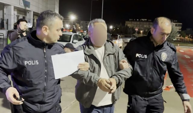 Maddi hasarlı kaza sonrası 2 kişiyi öldürdü