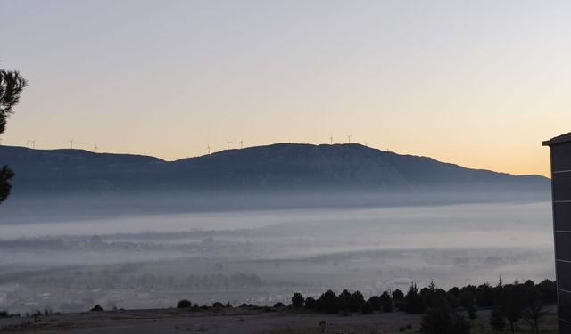 Menteşe Güne Sisle Uyandı: Karabağlar Yaylası’ndan Etkileyici Görüntüler