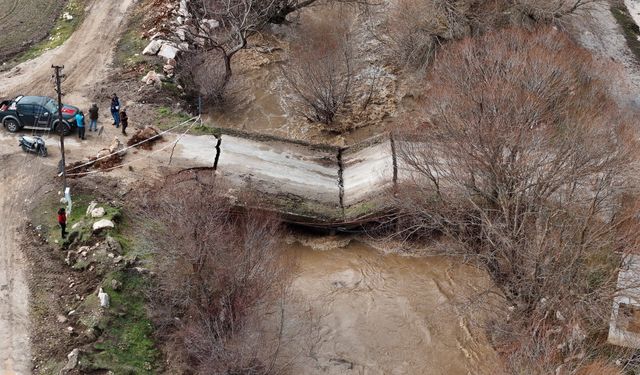 Seydikemer’de Sel Köprüyü Yıktı, Ulaşım Kesildi