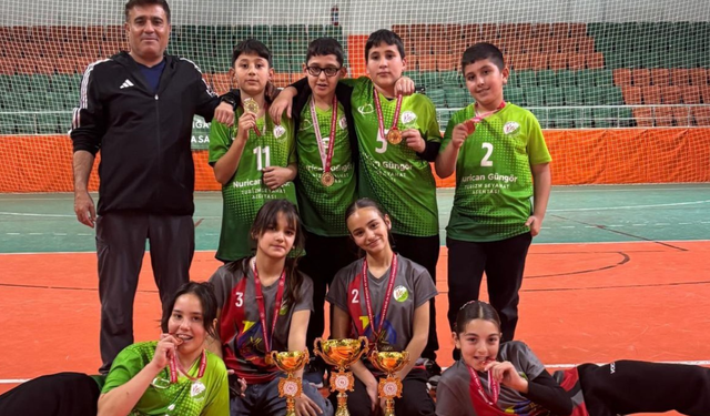 Köyceğiz Toparlar Ortaokulu Floor Curling’te İl birincisi oldu