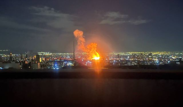 İran'da Radyo ve Televizyon Kurumu binası vuruldu