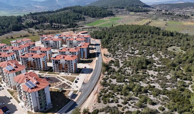 Muğla Büyükşehir Belediyesi Akçaova TOKİ Yolunu Yeniledi