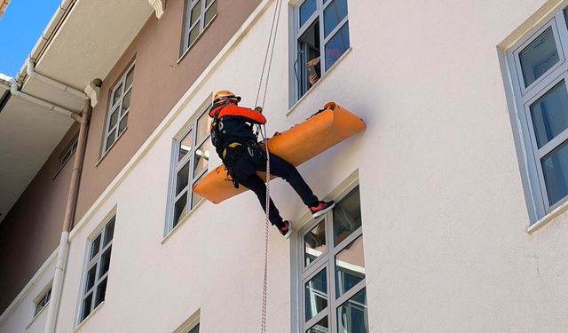 Muğla'da gerçeği aratmayan deprem tatbikatı