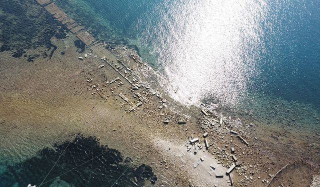 Bodrum’da deniz çekildi, kral yolu ortaya çıktı