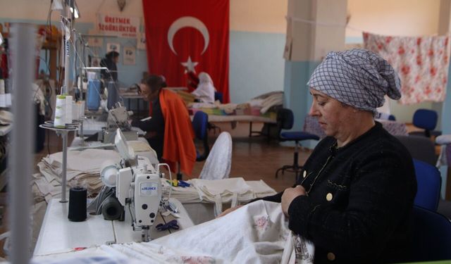 Emekli olunca ‘köşeme çekilirim’ demedi; Kadınlara umut oldu