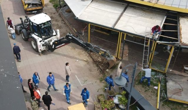 Fethiye Sahil Bandında Kaçak Yapılara Yıkım