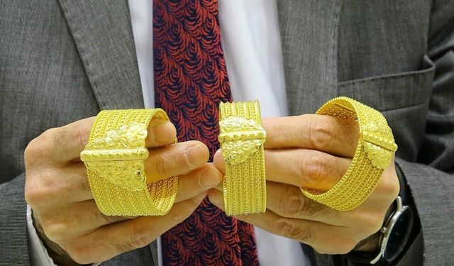 Altın Neden Düşüyor, Satışlar Sürecek Mi? İşte Dev Bankaların Bomba Yıl Sonu Tahminleri!