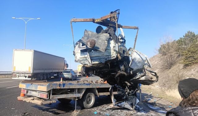 Ters Yöne Giren Araç Faciaya Neden oldu: 5 Ölü