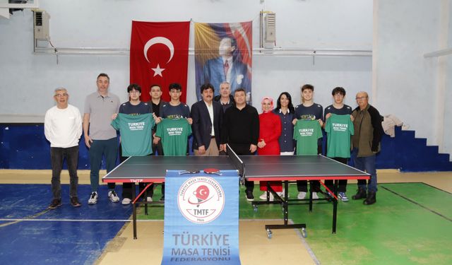 Türkiye üçüncüsü Menteşe Anadolu Lisesine federasyondan tenis masası