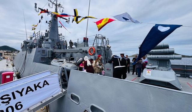 Bodrum’da 23 Nisan’da askeri gemilere yoğun ilgi