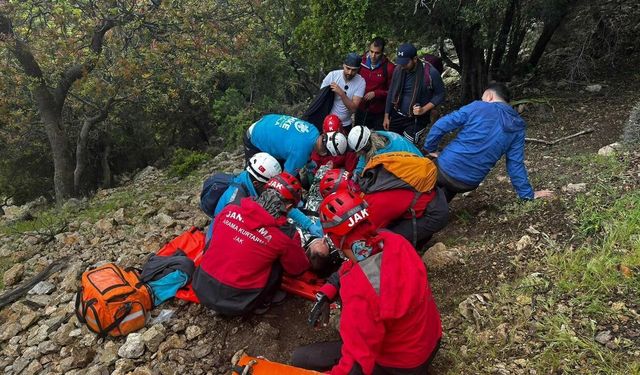 Yürüyüş sırasında ayağı kırılan kişi için ekipler seferber oldu