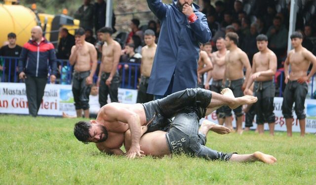 Fethiye'de yağlı güreş heyecanı
