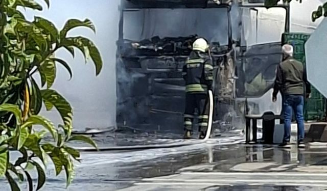 Fethiye’de Akaryakıt Yüklü Tır Alev Alev Yandı