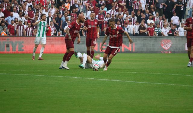 Bursa’daki Finalde İlk Yarı Sessiz Geçti