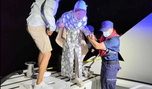Fethiye Açıklarında Denizde Rahatsızlanan Kadın Tahliye Edildi