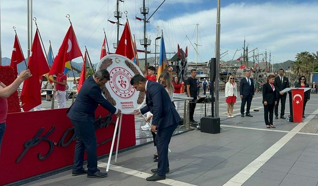 Marmaris’te 19 Mayıs coşkusu çelenk sunumu ile başladı
