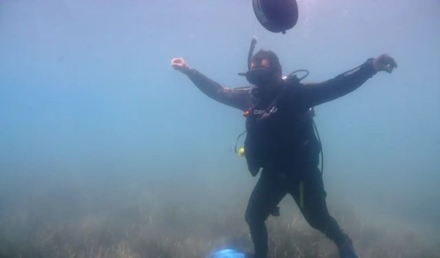 Bodrum'da su altında zeybek oynadılar