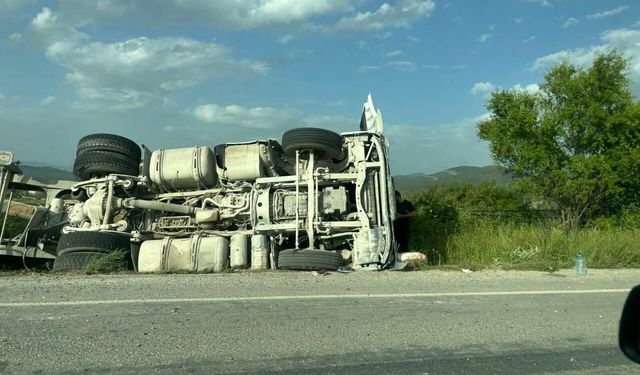 Yatağan’da Tır Devrildi!