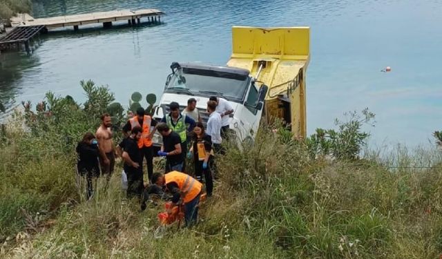 Bodrum’da Hafriyat Kamyonu Denize Düştü: 2 Yaralı