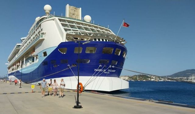 Bodrum’a kruvaziyerlerle 1860 turist geldi