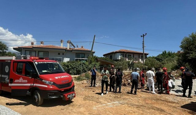 Menteşe’de altyapı çalışmasında işçi toprak altında kaldı