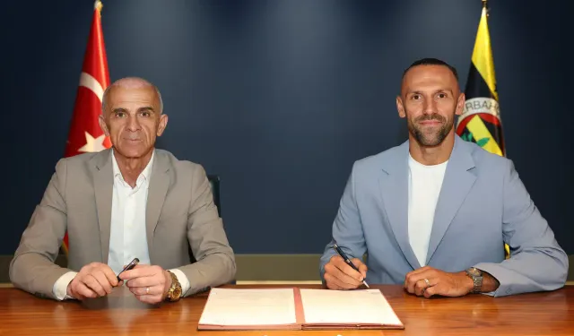 Vedat Muriqi resmen Fenerbahçe'de! Yıldız futbolcu imzayı attı