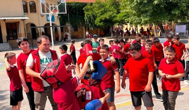 Menteşe’de Özel Bireyler ve Gönüllü Gençler Aynı Şenlikte Buluştu