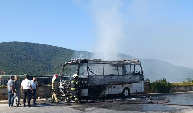 Bodrum’da Servis Minibüsü Alevlere Teslim Oldu