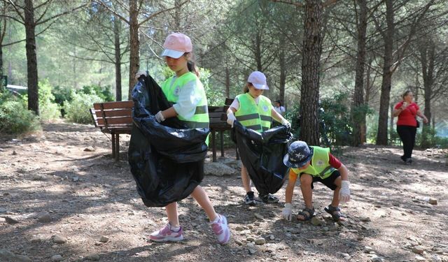 Minik Eller Ula Göleti İçin Temizlikte Buluştu