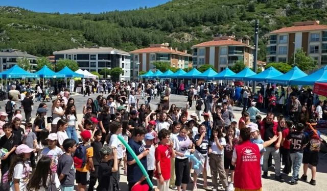 Gönüllü Gençlerden Miniklere Renkli Şenlik