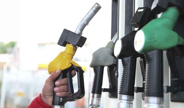 Sürücüler Dikkat: 4,35 TL'lik İndirim ÖTV'ye Gitti, Cumartesi Günü Pompaya Dev Zam Geliyor!