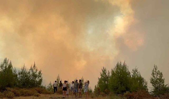 Seydikemer Yangını Büyüdü, Bazı Evler Tahliye Edildi