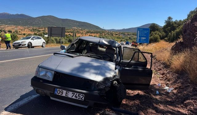 Seydikemer’de Otomobil ile Motosiklet Çarpıştı