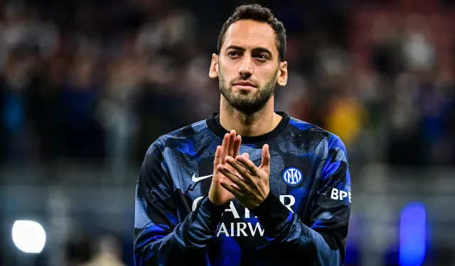 Hakan Çalhanoğlu sahalara yeni imajıyla döndü!