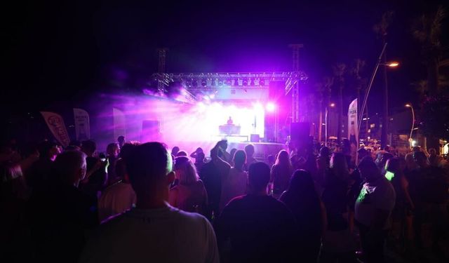 Marmaris Halk Plajı DJ Fest ile Renklendi