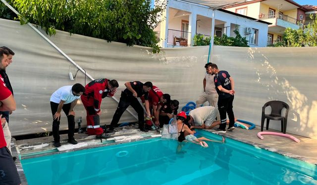 Muğla'da Havuzun Emiş Borusuna Sıkışan Çocuk Kurtarıldı