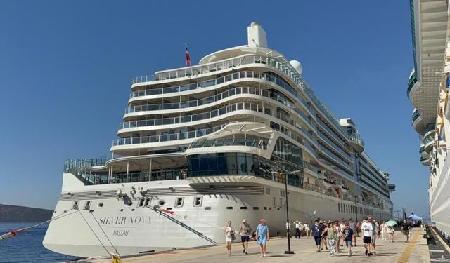 İki Dev Kruvaziyer Bodrum’a 3 Bin 319 Turist Getirdi