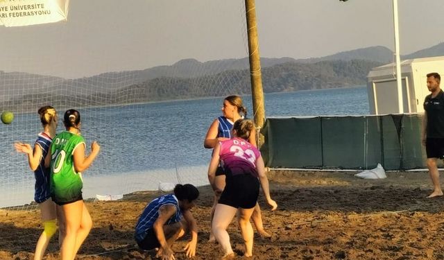 Köyceğiz’de plaj hentbolu heyecanı final gününe yaklaşıyor