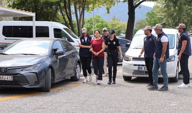 Cumhurbaşkanı Erdoğan’a Suikast Timindeki FETÖ’cünün Ablası Adliyeye Sevk Edildi