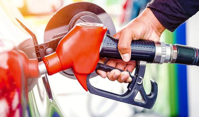 Akaryakıtta zam dalgası: Motorinin ardından sıra benzine geldi